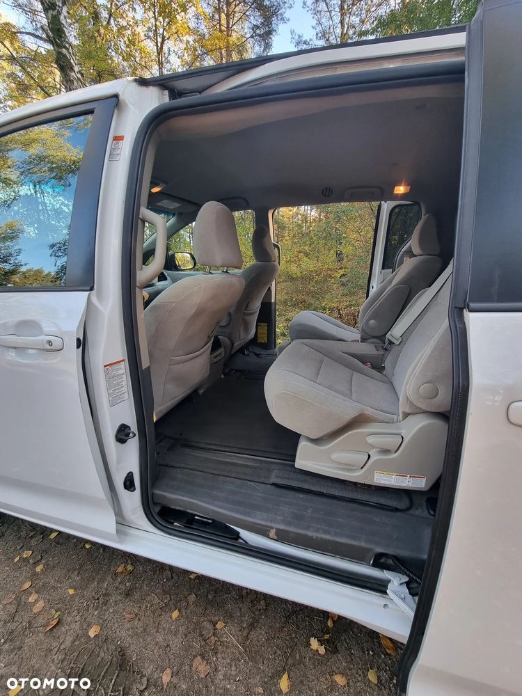 Toyota Sienna 3.5 V6 - 20