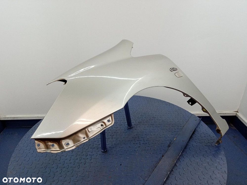 TOYOTA COROLLA VERSO I 01- BŁOTNIK PRZÓD LEWY 1D9 - 3