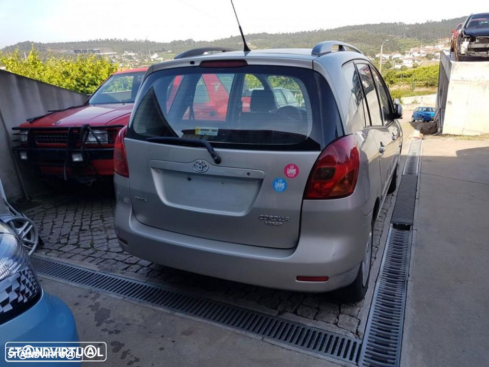 Toyota Corolla Verso 2002 para peças - 2