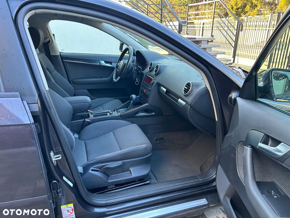 Audi A3 Sportback 2.0 TDI DPF (DSG) S tronic Ambiente - 8