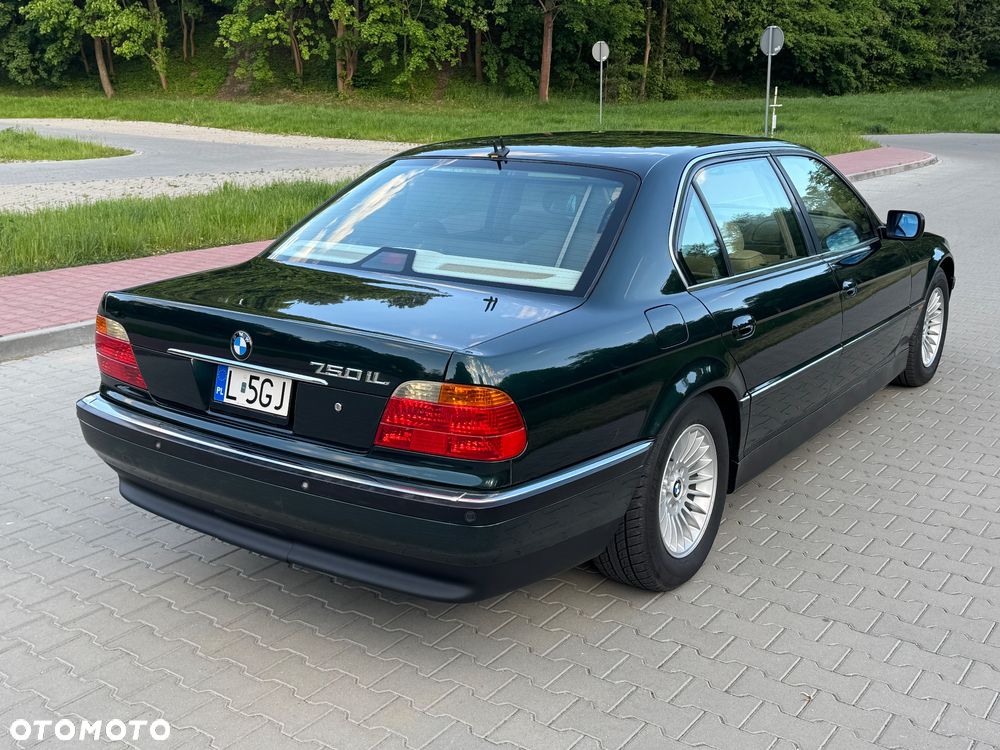 BMW Seria 7 750i - 11