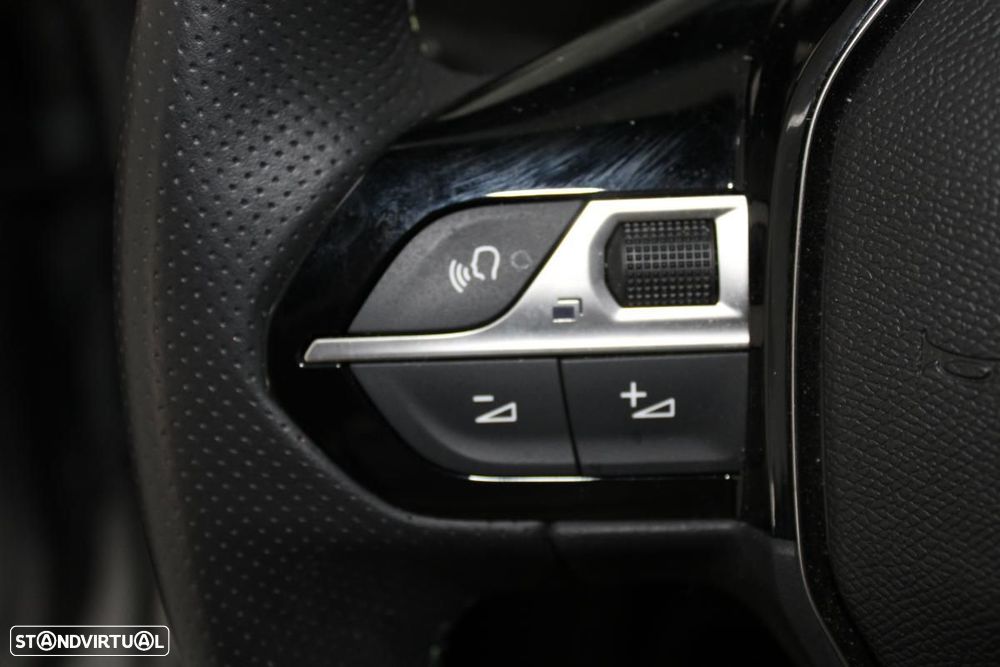 Peugeot e-2008 50 kWh GT - 15
