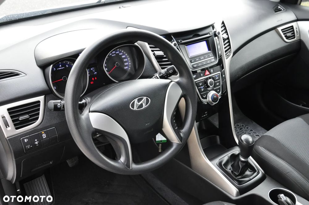 Hyundai i30 blue 1.4 Style - 14