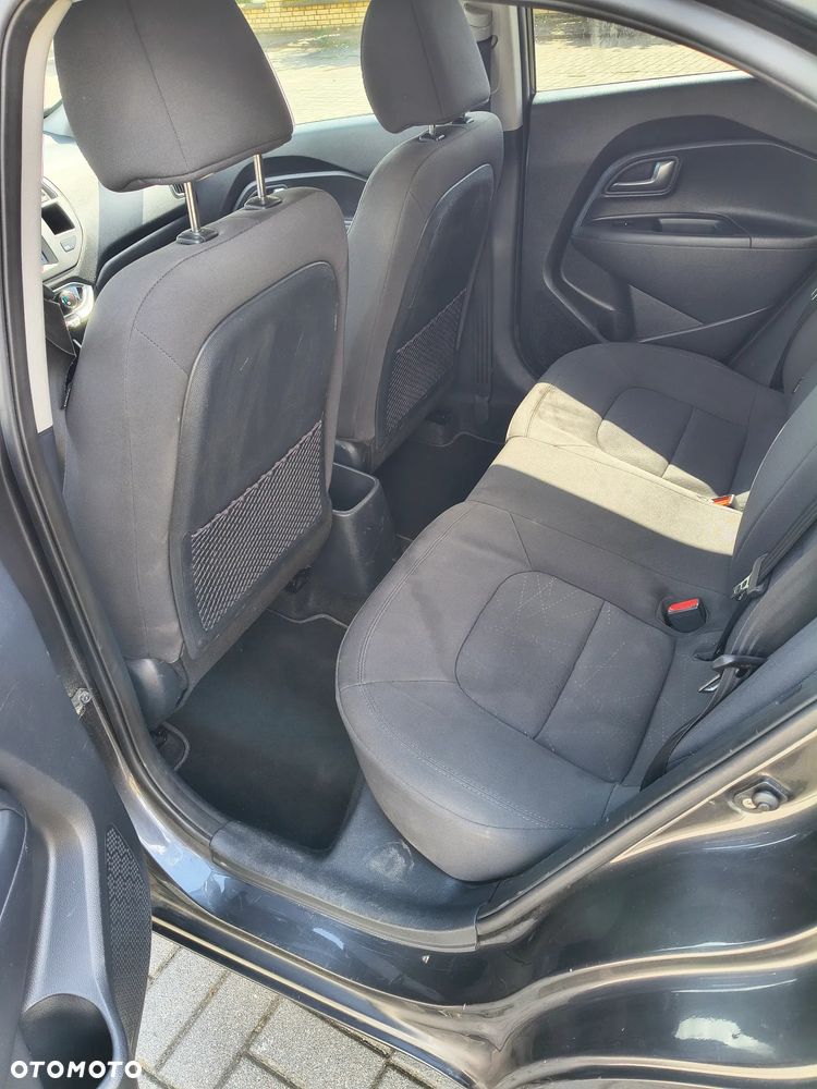 Kia Rio 1.2 L - 16