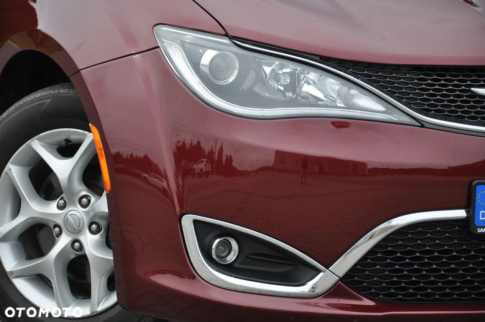 Chrysler Pacifica - 10