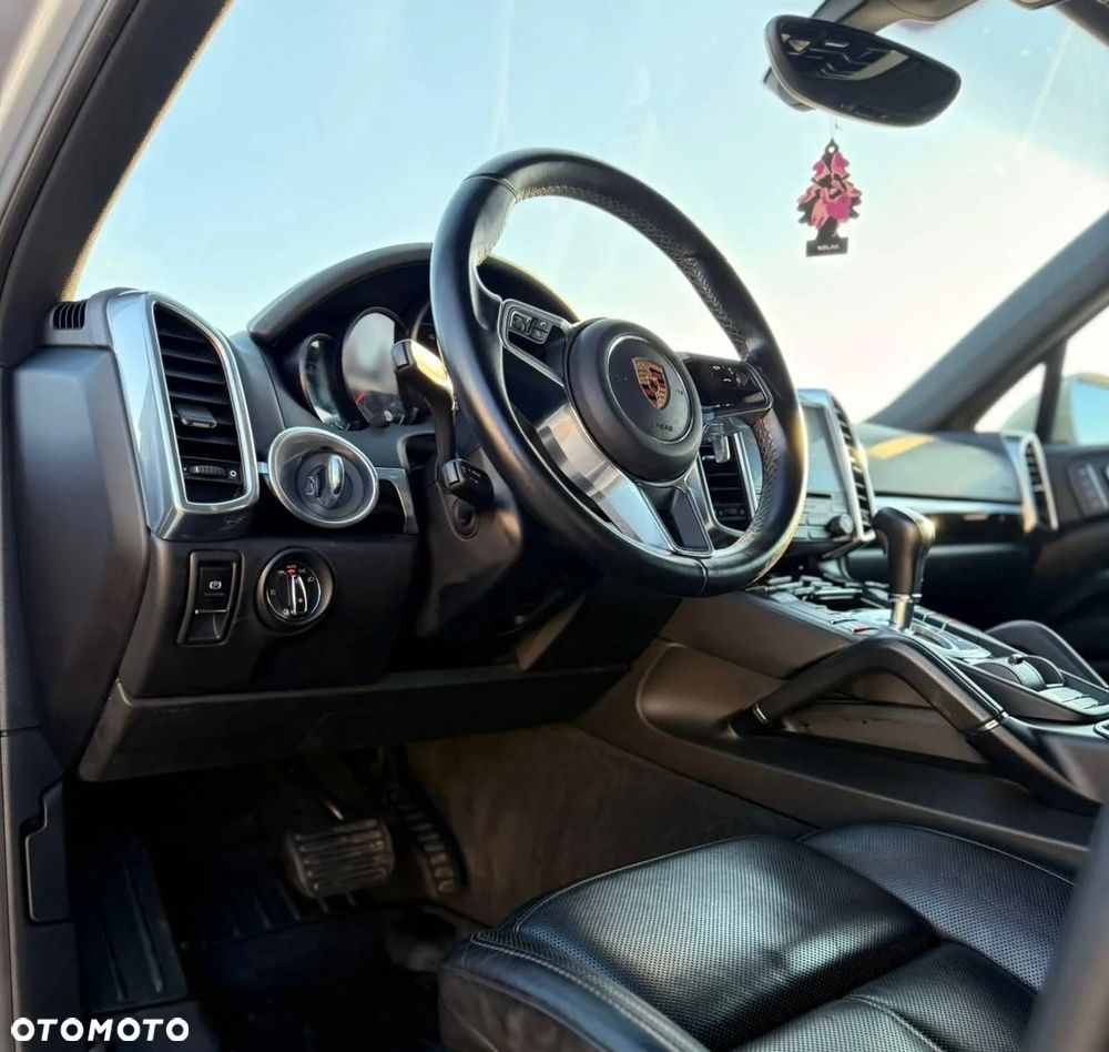 Porsche Cayenne Platinum Edition - 13