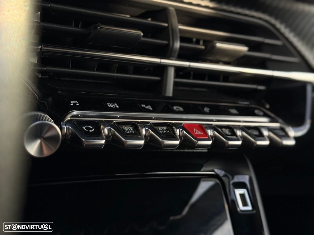 Peugeot 2008 1.2 PureTech GT Line - 34