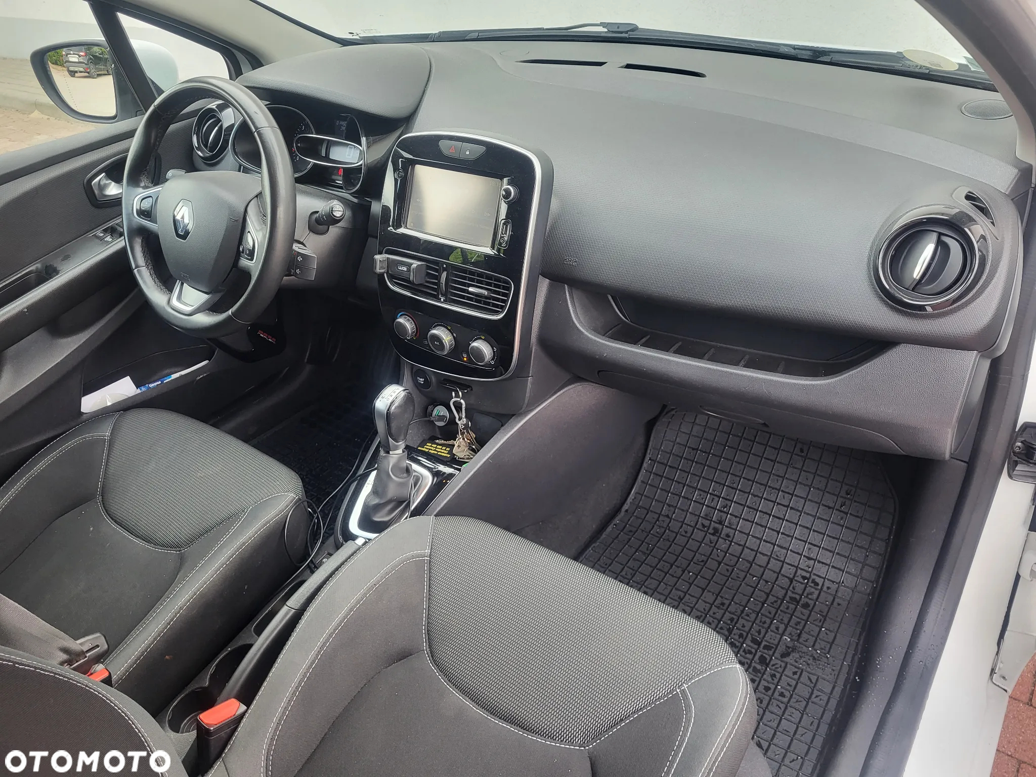Renault Clio - 10