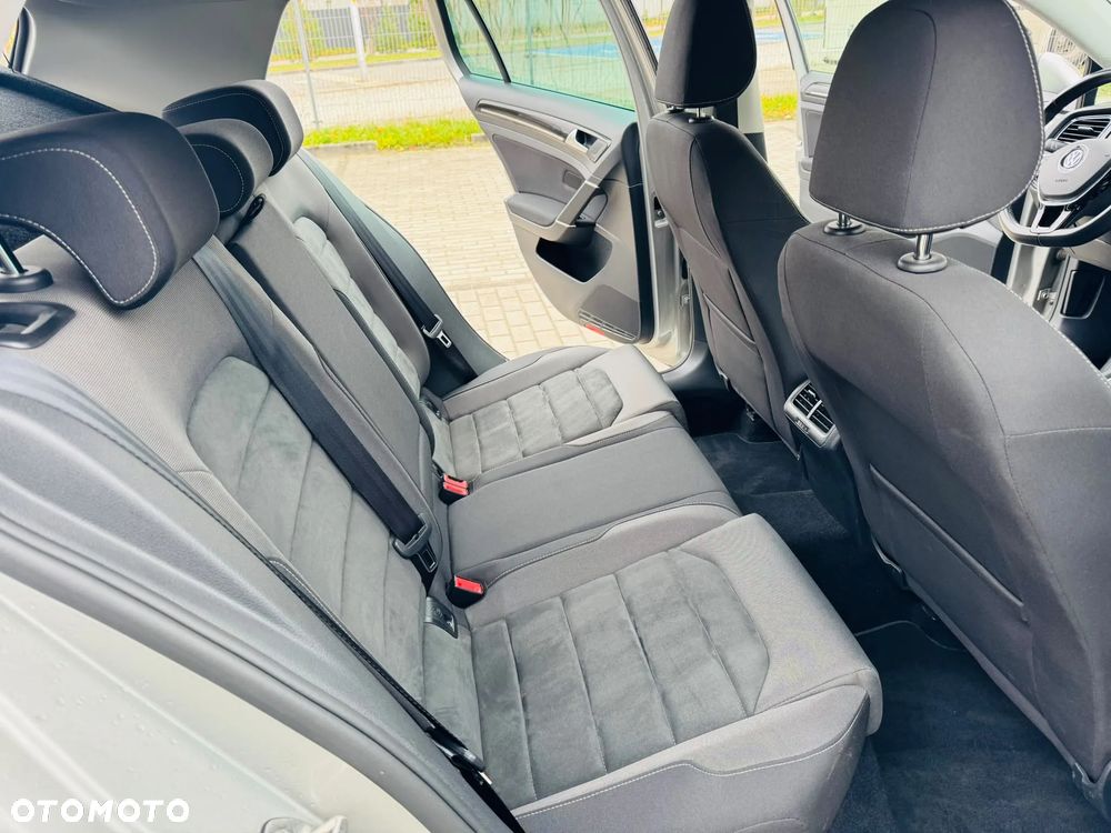 Volkswagen Golf - 31