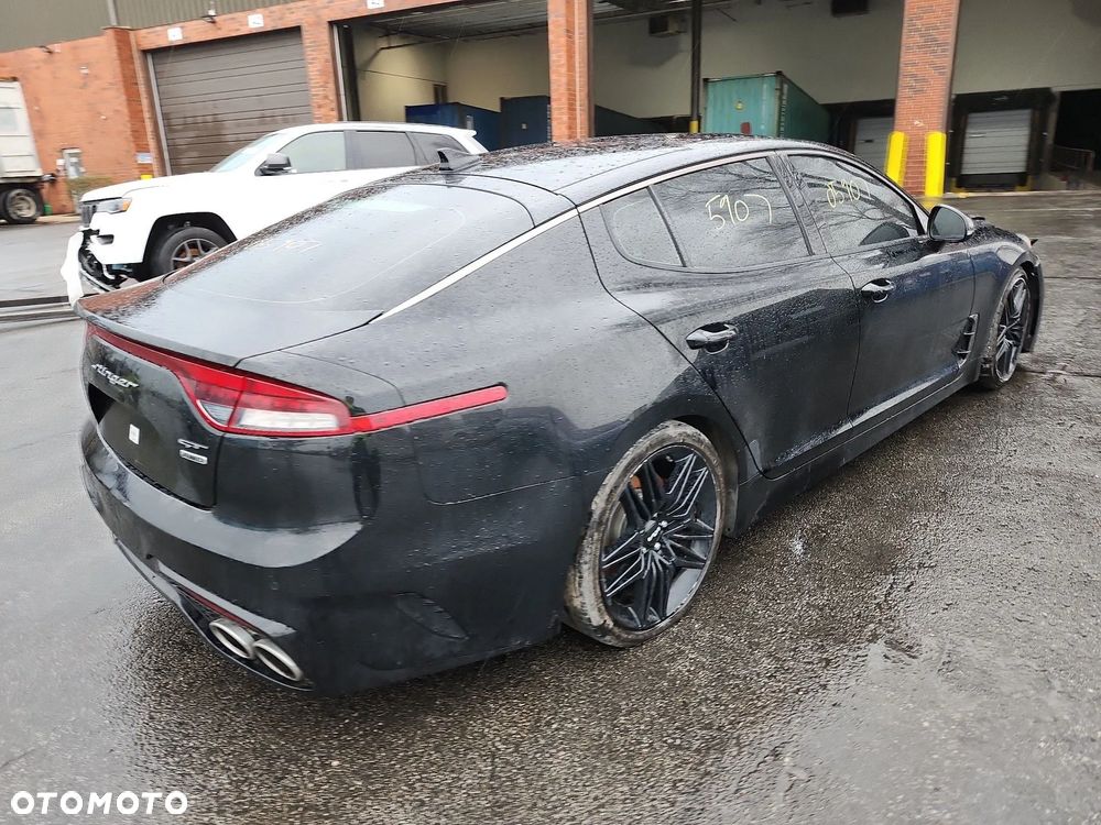Kia Stinger - 16