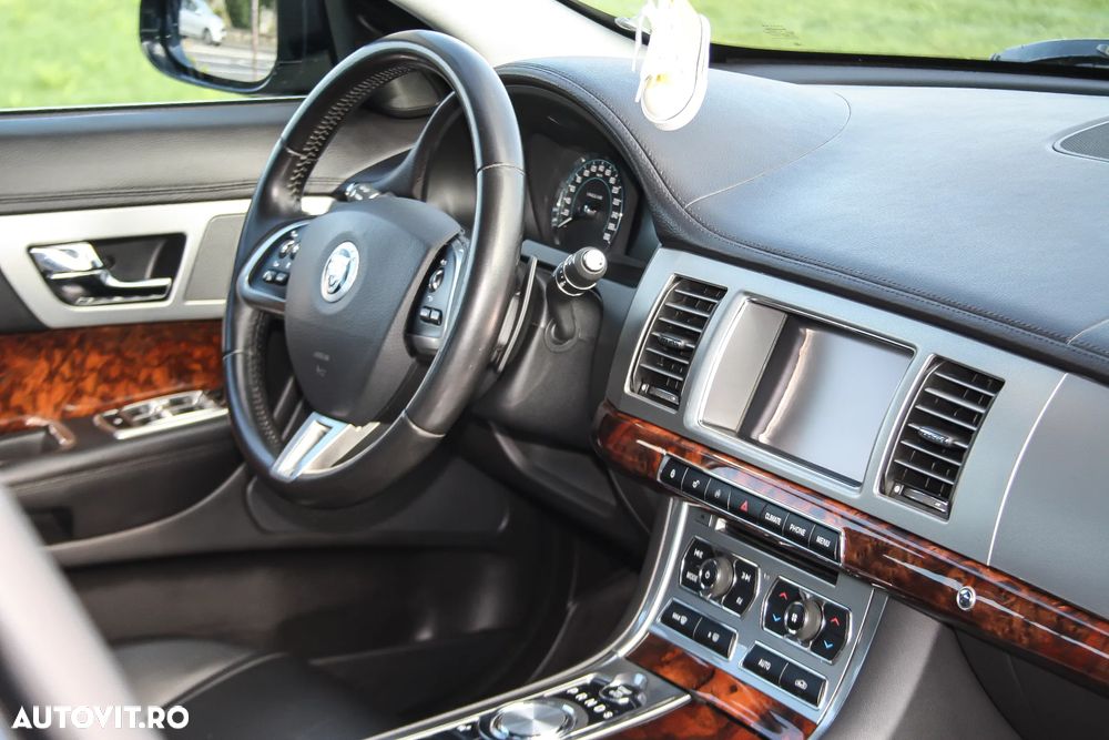 Jaguar XF 2.2 - 4