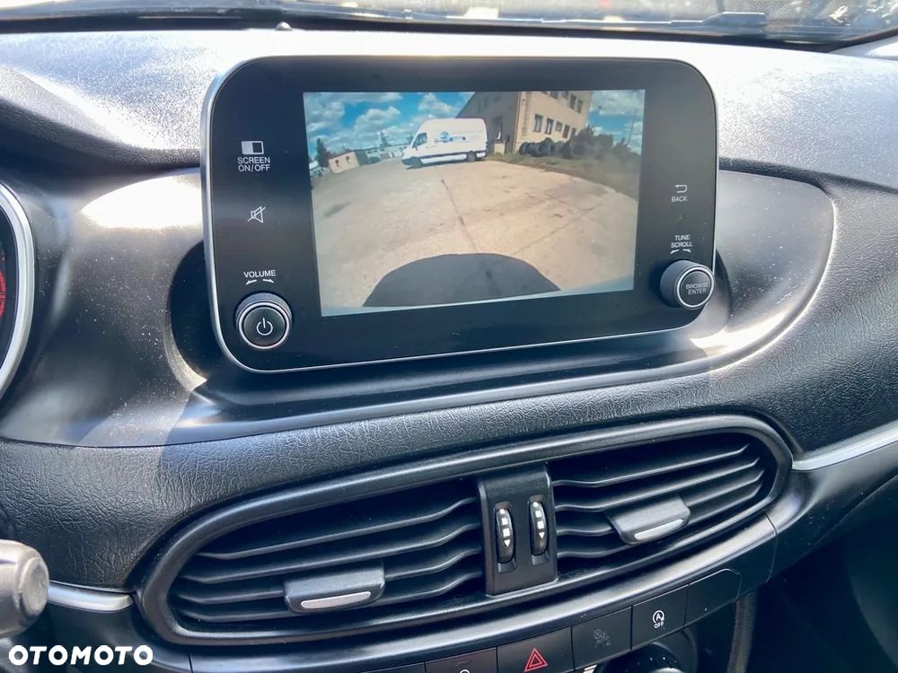 Fiat Tipo 1.3 MultiJet 16v Sport - 21