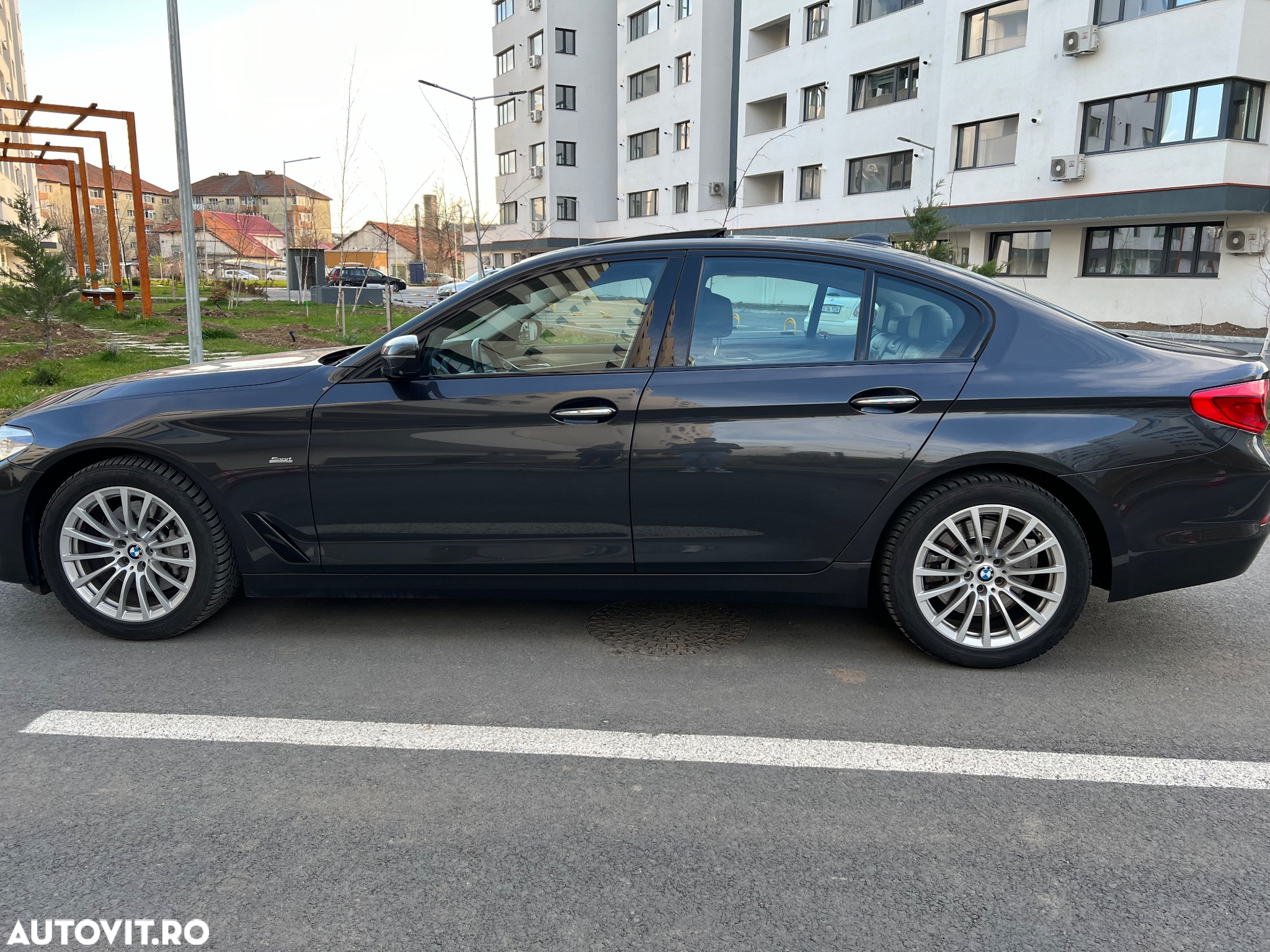 BMW Seria 5 530d xDrive AT - 14