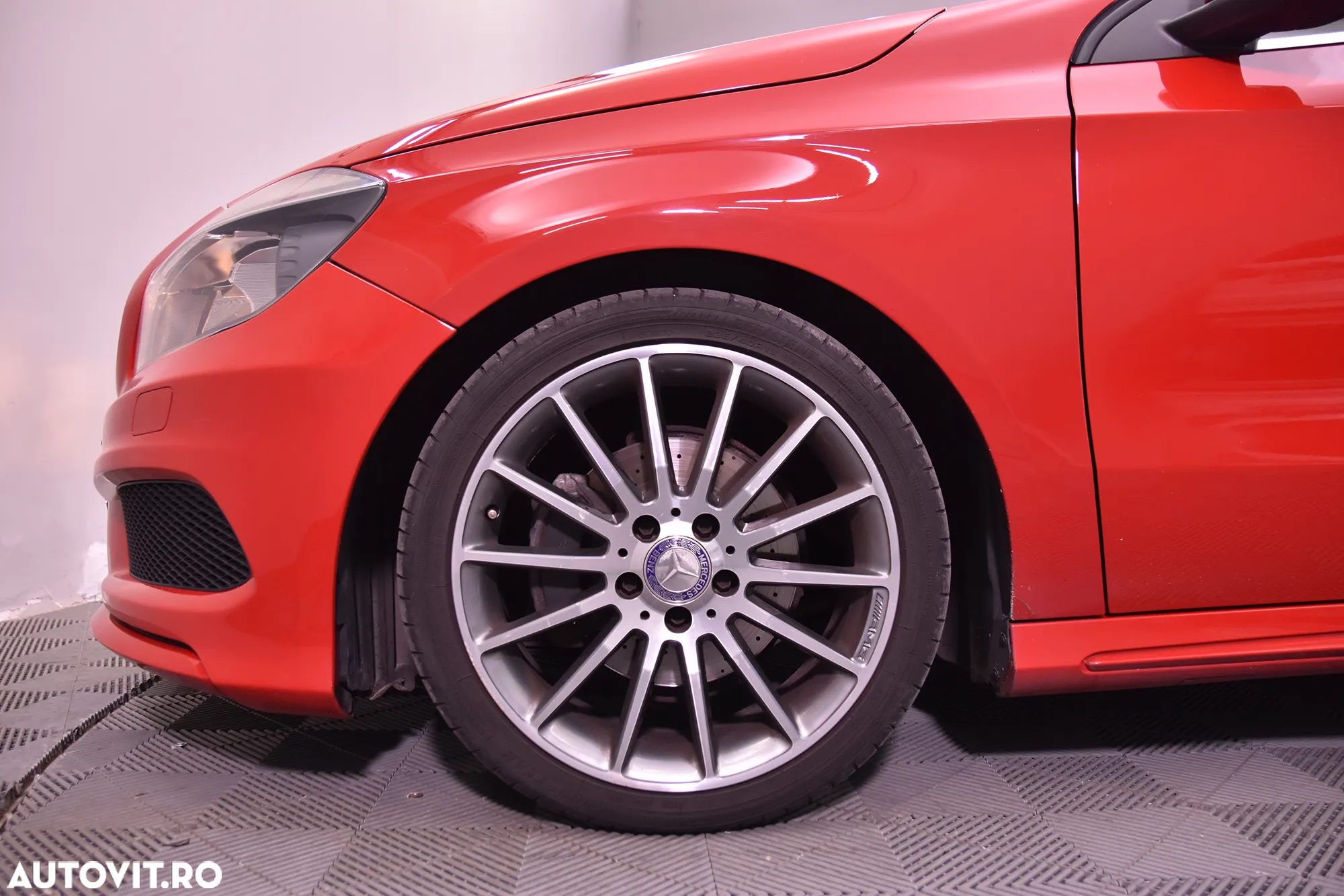 Mercedes-Benz A 180 AMG Line - 13