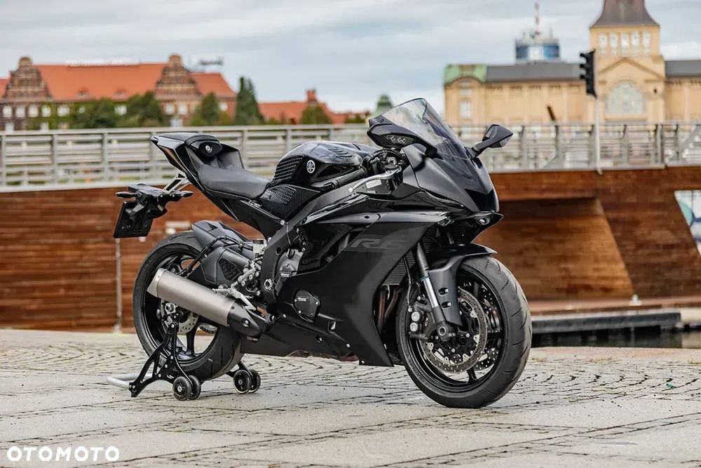 Yamaha R6 - 1