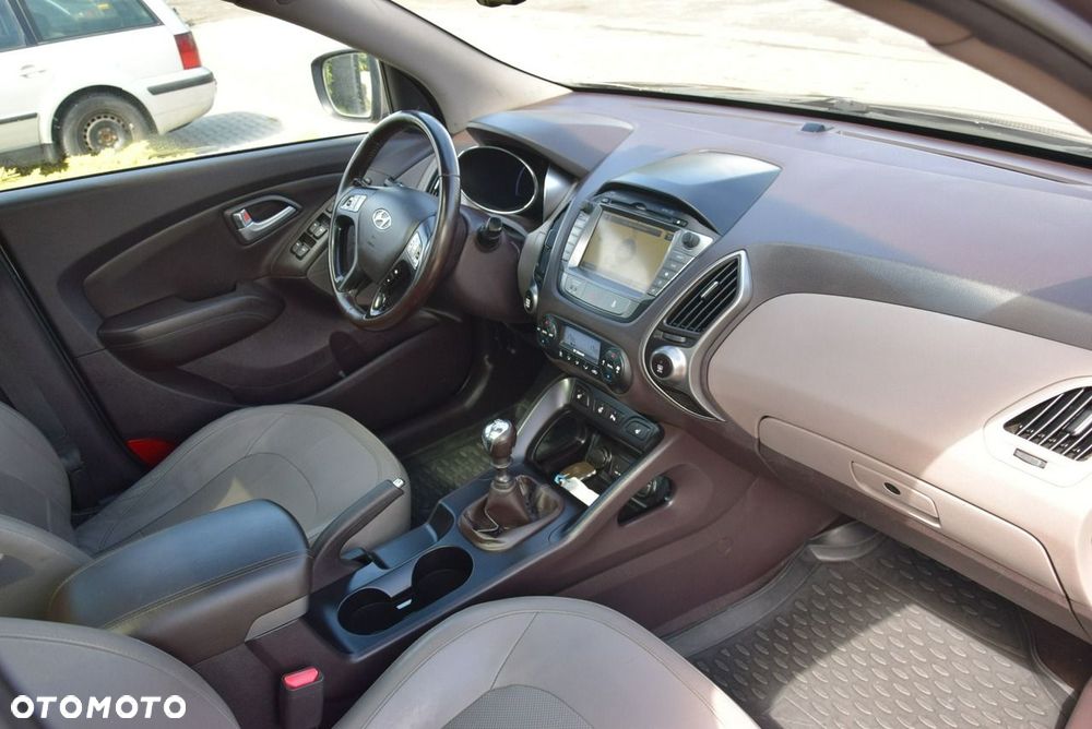 Hyundai ix35 2.0 CRDi 4WD Fifa World Cup Gold Edition - 39