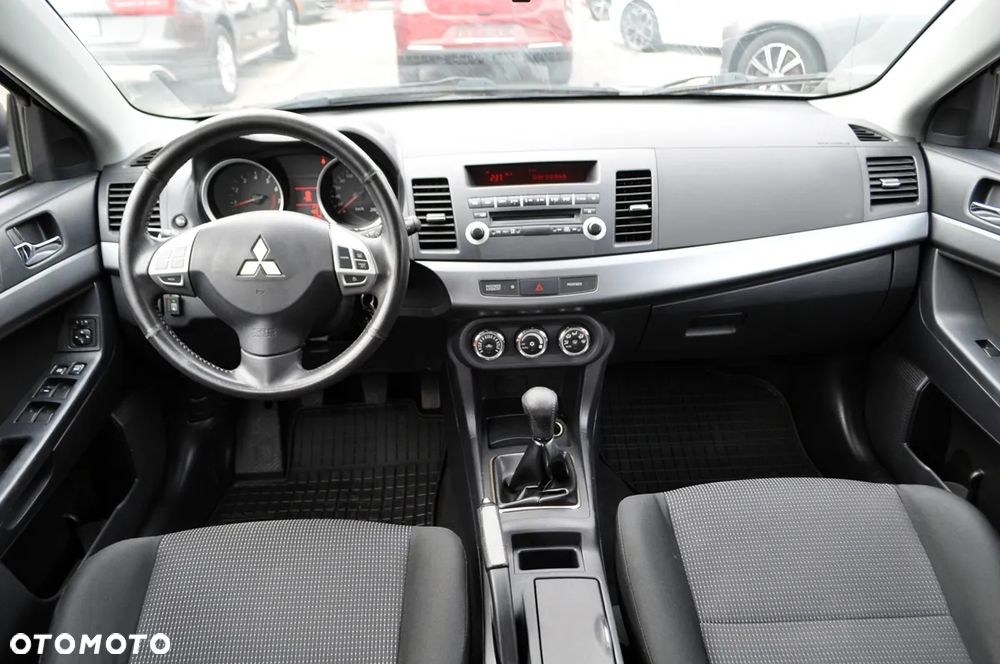 Mitsubishi Lancer 1.8 Inform LPG - 28