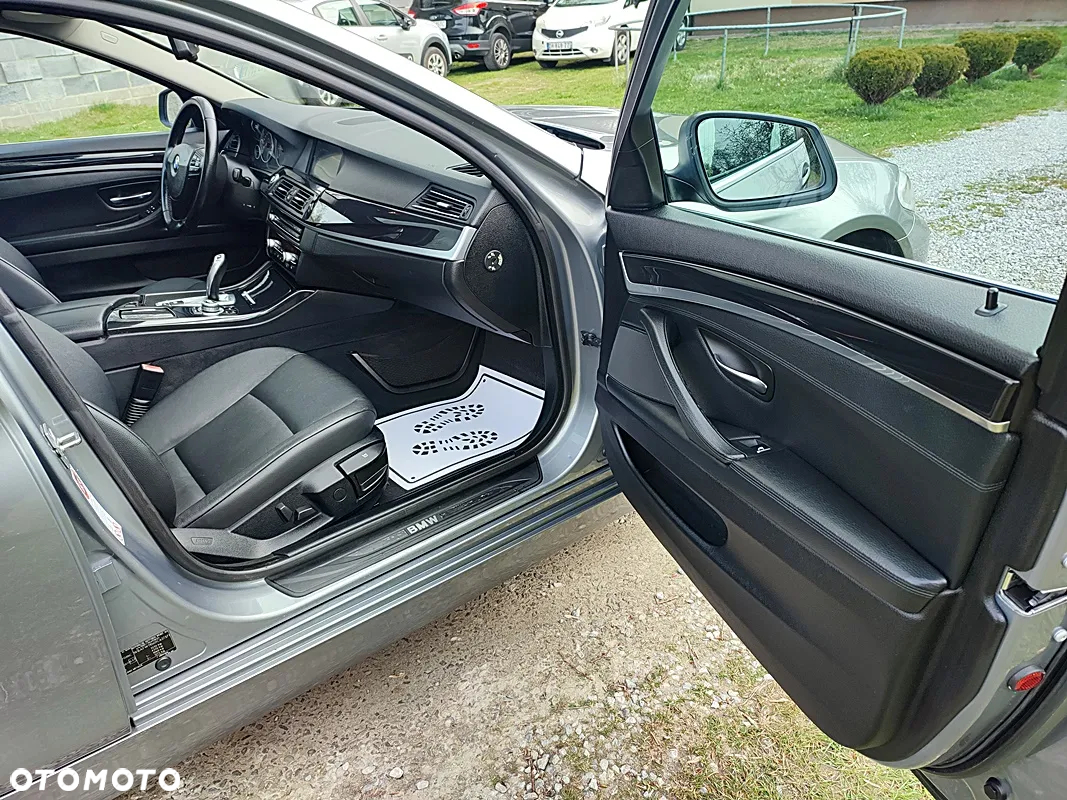 BMW Seria 5 520d - 24