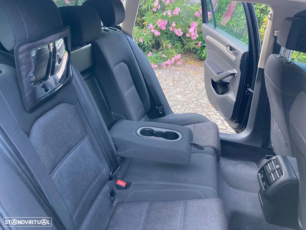 VW Passat Variant 1.6 TDI Confortline DSG - 26