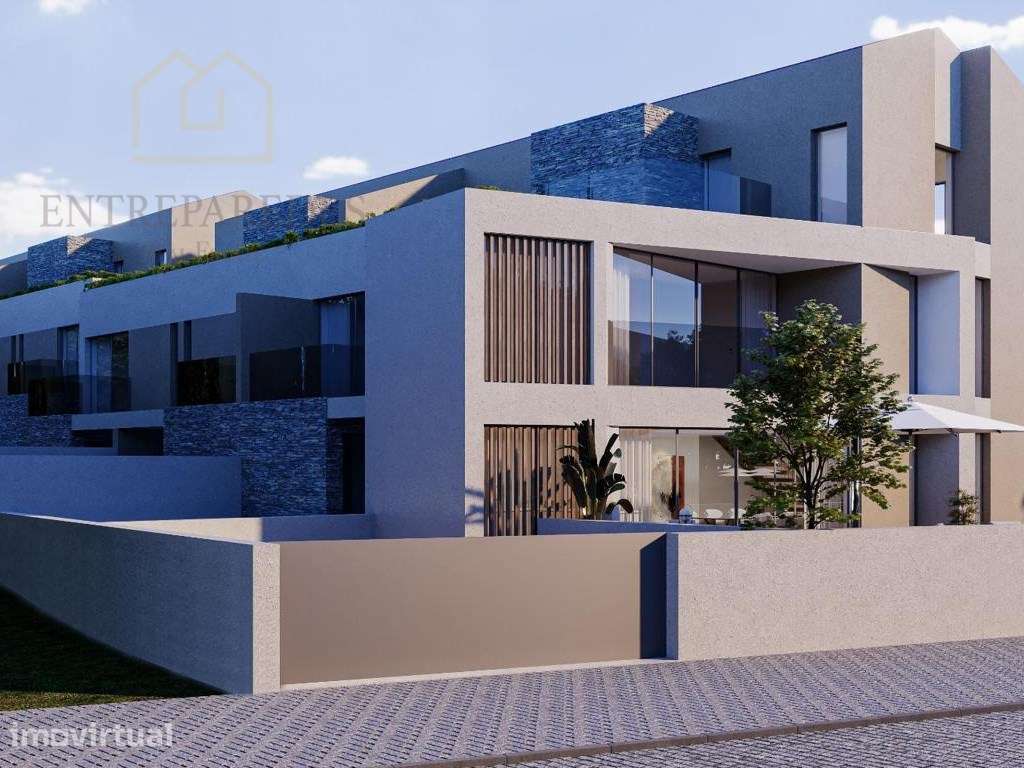 Moradia em Banda T3 com 2 frentes, jardim, elevador - para comprar ... - Grande imagem: 3/42