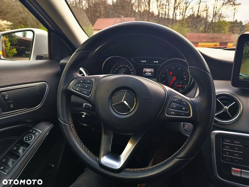 Mercedes-Benz GLA 180 Urban - 19