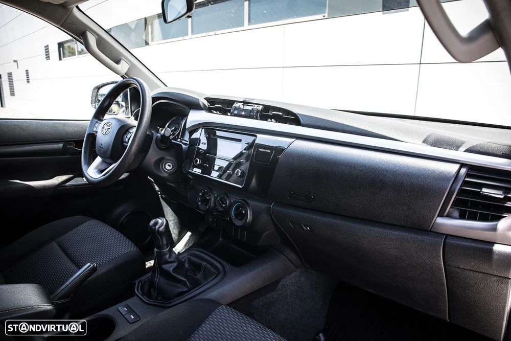 Toyota Hilux 2.4 D-4D 2WD CD CM - 10