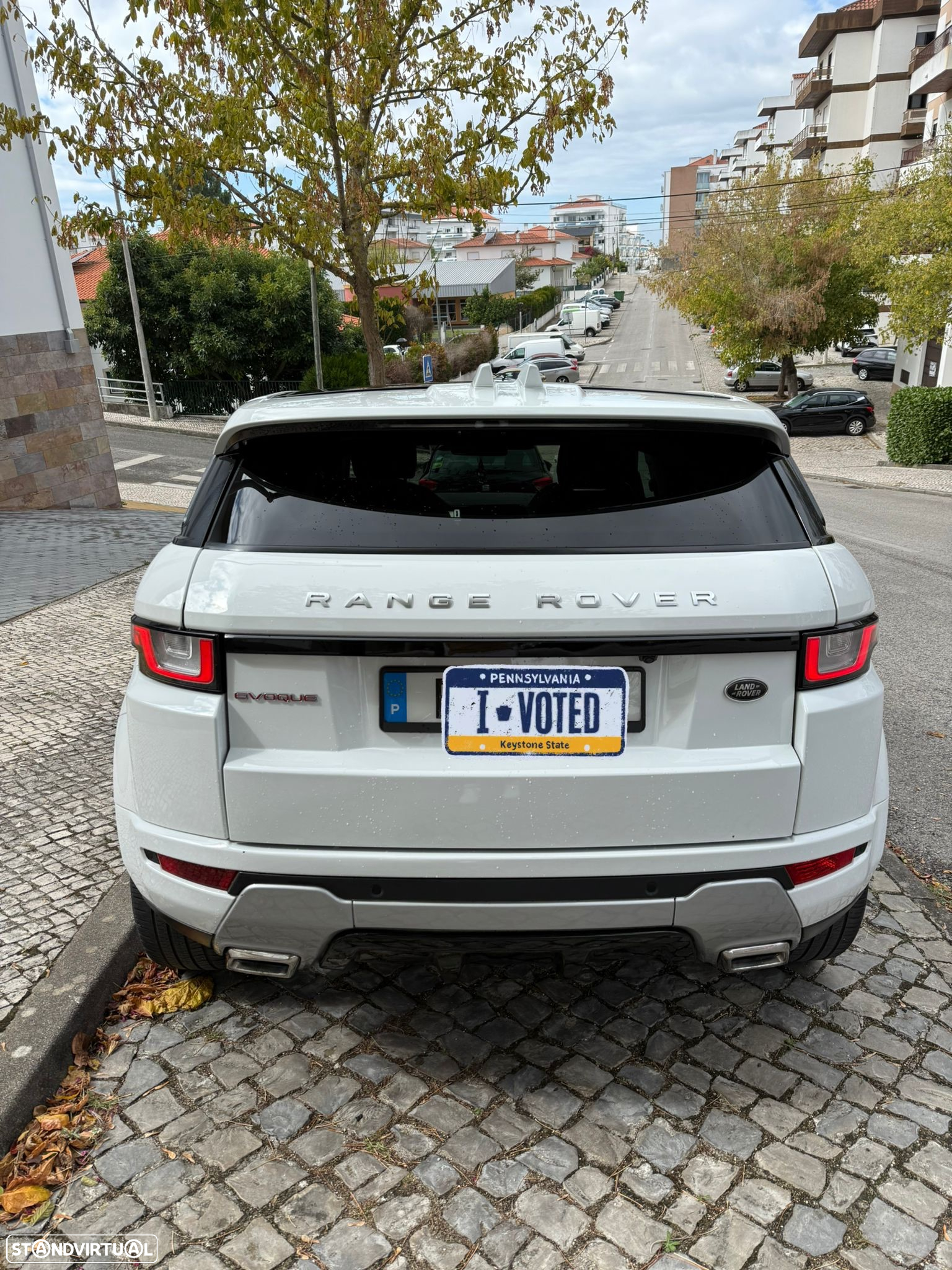 Land Rover Range Rover Evoque 2.0 D150 AWD R-Dynamic HSE Auto - 4