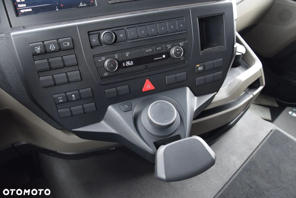 MAN TGS 18.470 / WAGA: 7.200 KG / PRZYSTAWKA PTO / EURO 6 / NOWY MODEL / TEMPOMAT / NAWIGACJA / 2 ZBIORNIKI PALIWA / NISKI PRZEBIEG / SERWISOWANY / SPROWADZONY - 29