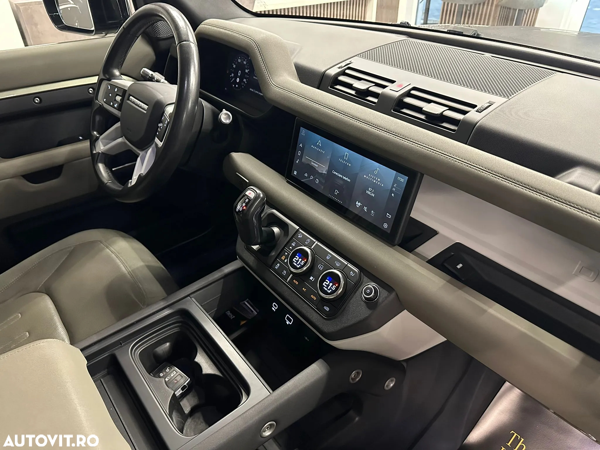 Land Rover Defender 110 2.0L D240 S - 16