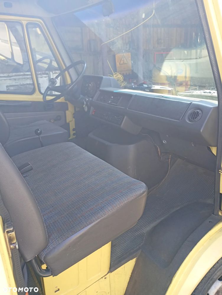 Mercedes-Benz 208D - 5