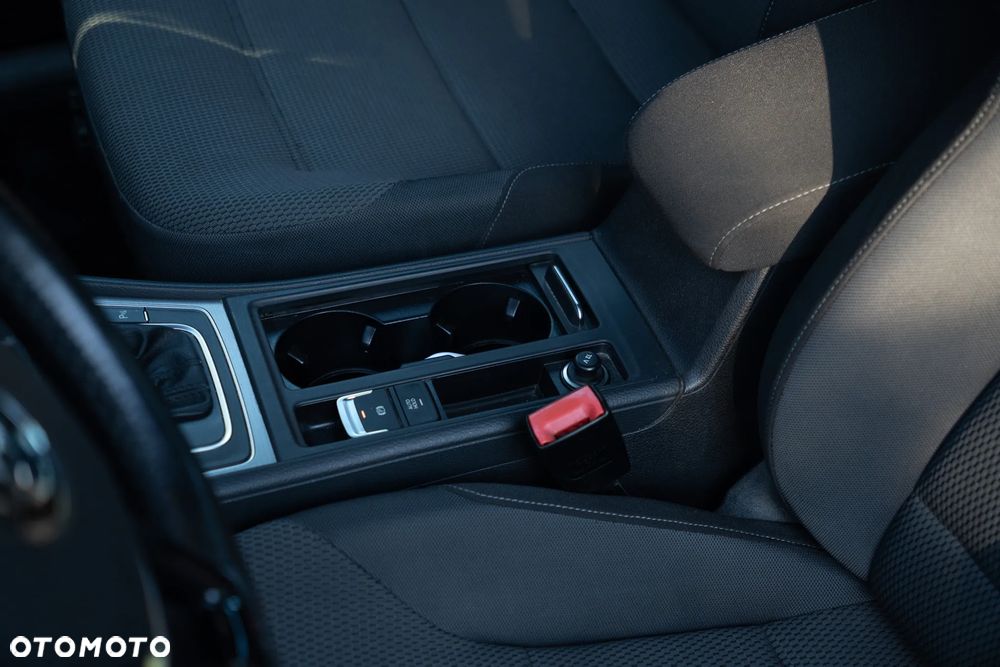 Volkswagen Golf 1.6 BlueTDI DSG Comfortline - 38