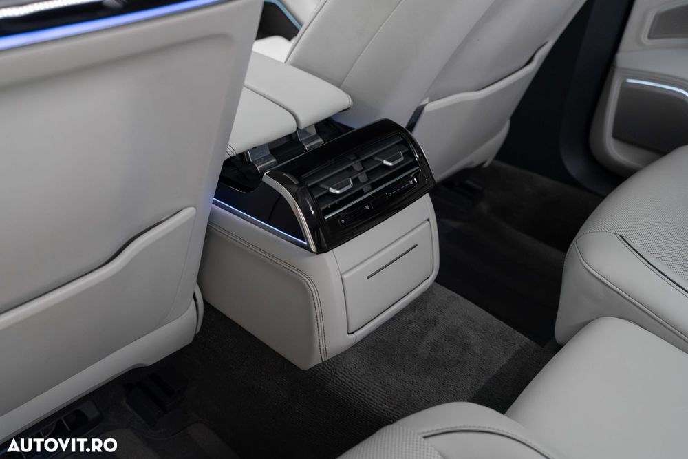 Audi A8 60 TFSI quattro Tiptronic MHEV - 12