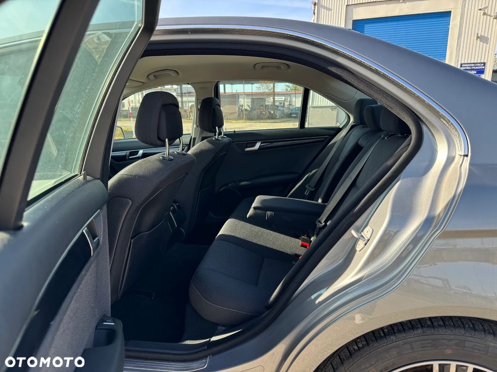 Mercedes-Benz Klasa C 180 BlueEFFICIENCY Elegance - 5