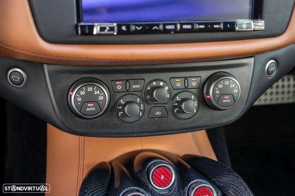 Ferrari FF 6.3 V12 - 33