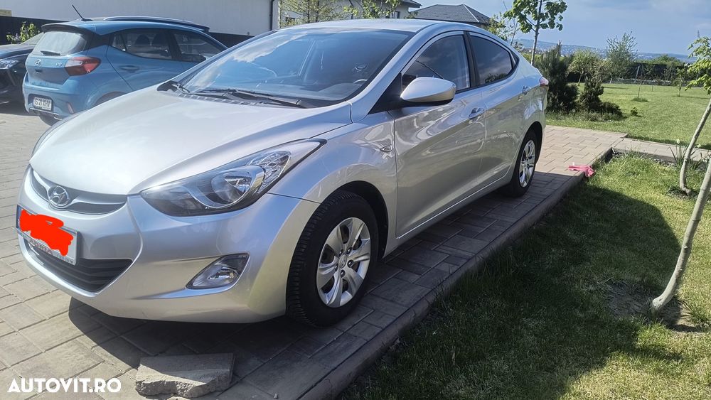 Hyundai Elantra - 2