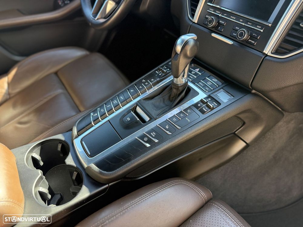 Porsche Macan S - 40