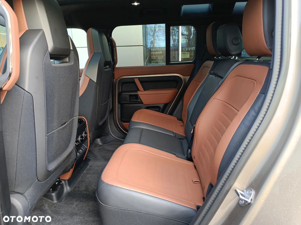 Land Rover Defender - 29