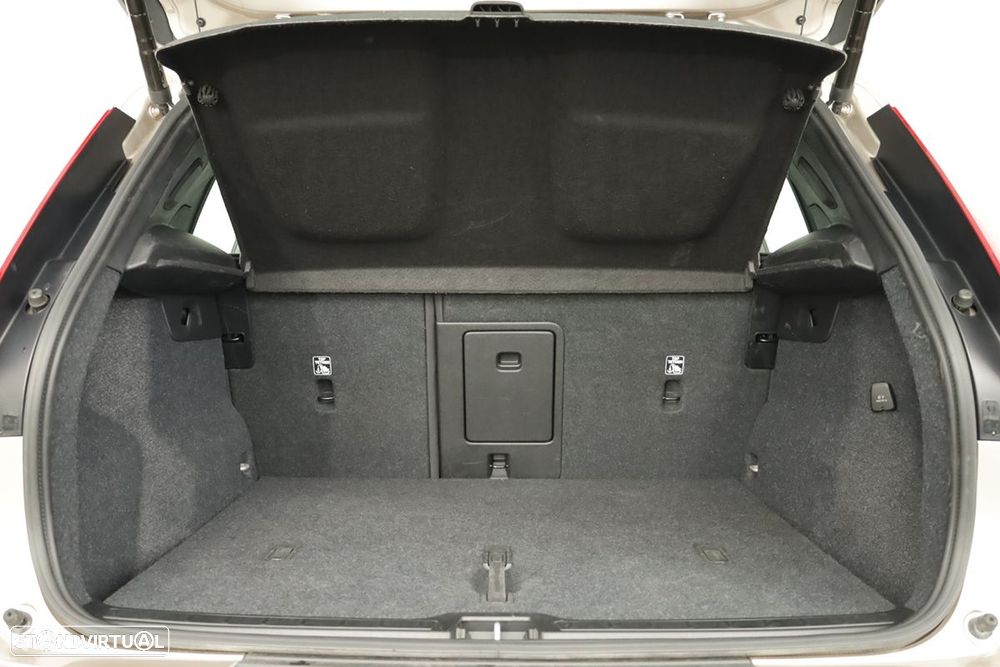 Volvo XC 40 1.5 T2 Plus Dark Auto - 25