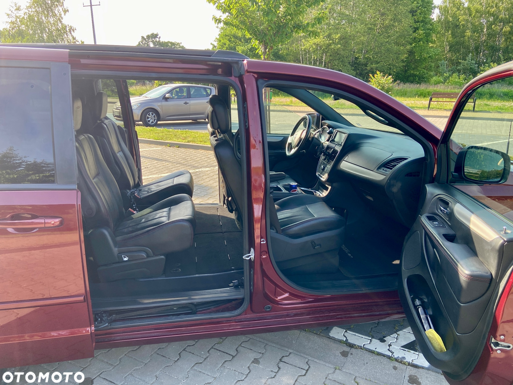Dodge Grand Caravan - 10
