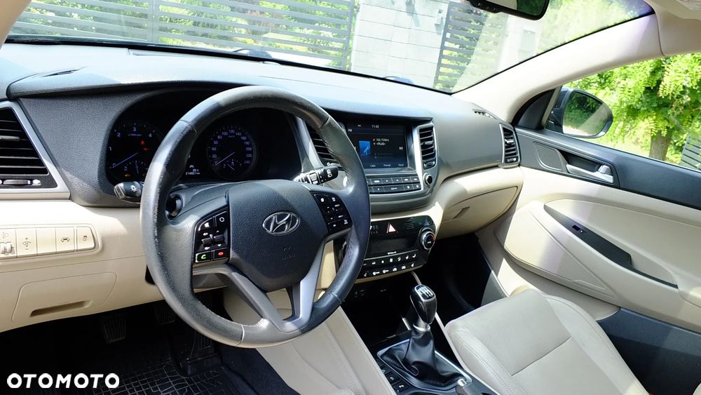 Hyundai Tucson 1.7 CRDI BlueDrive Style 2WD - 25