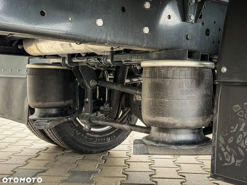 Iveco Daily 70C plandeka 15ep, sypialnia 2 łóżka, pneumatyka - 26