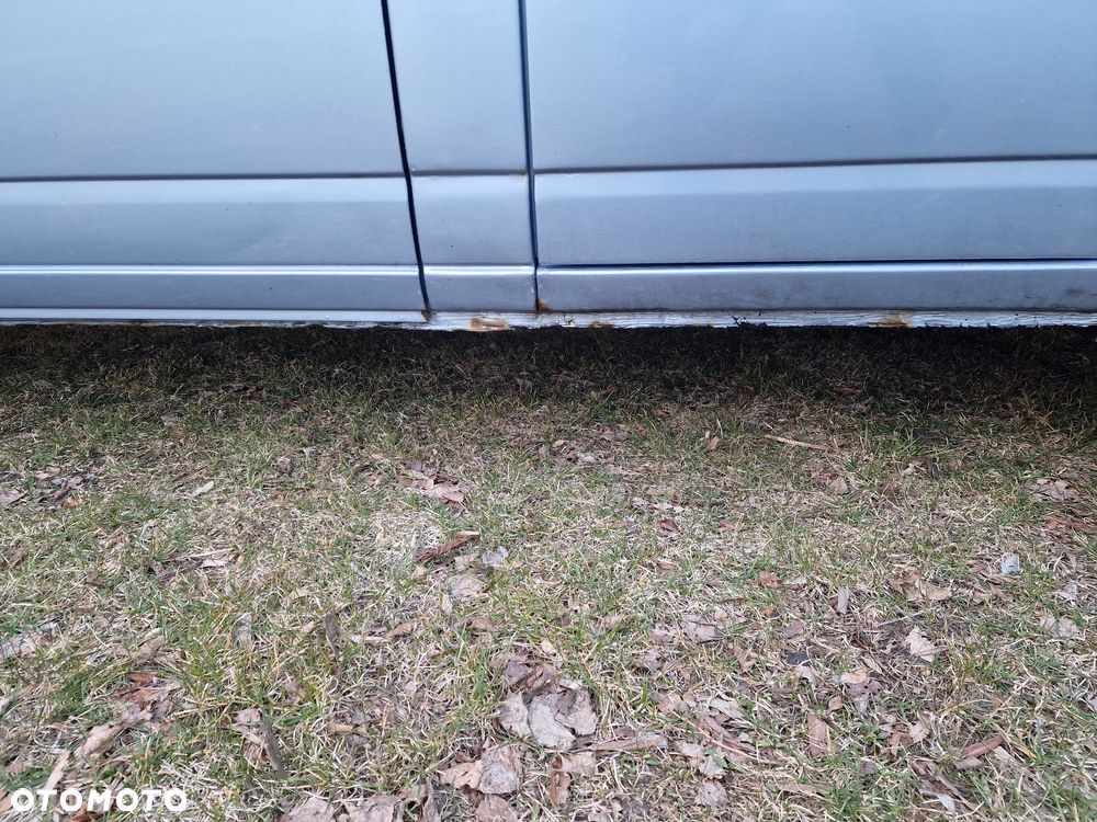 Volkswagen Caravelle - 9