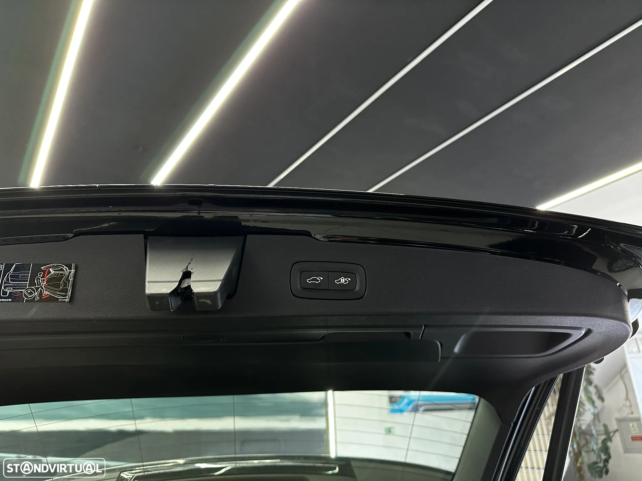 Volvo V60 2.0 D4 Momentum Geartronic - 9