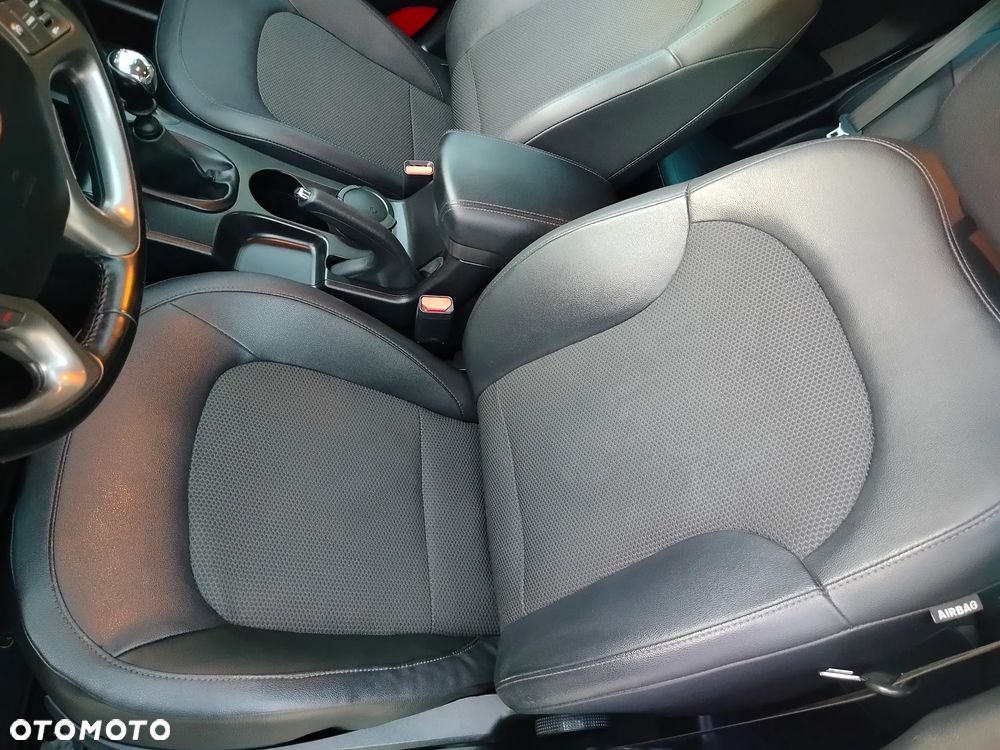 Hyundai ix35 2.0 CRDi 4WD Premium - 17
