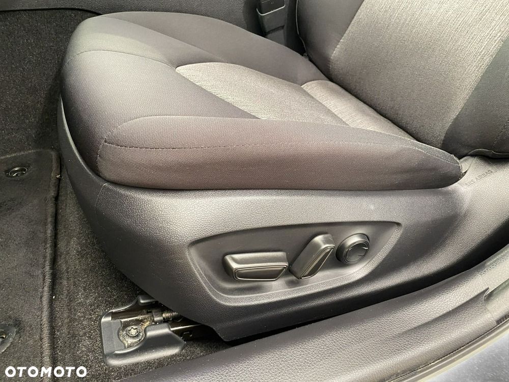 Toyota Camry - 18