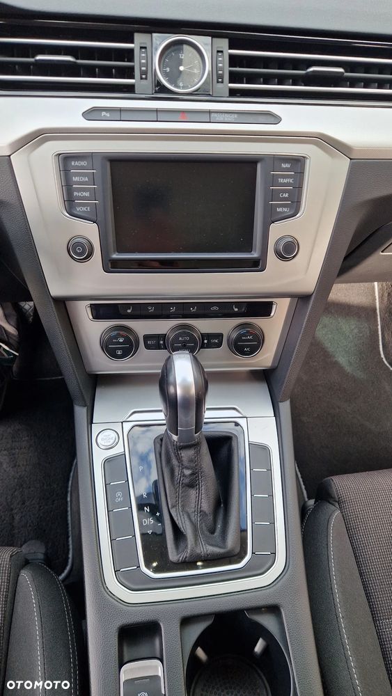 Volkswagen Passat - 25