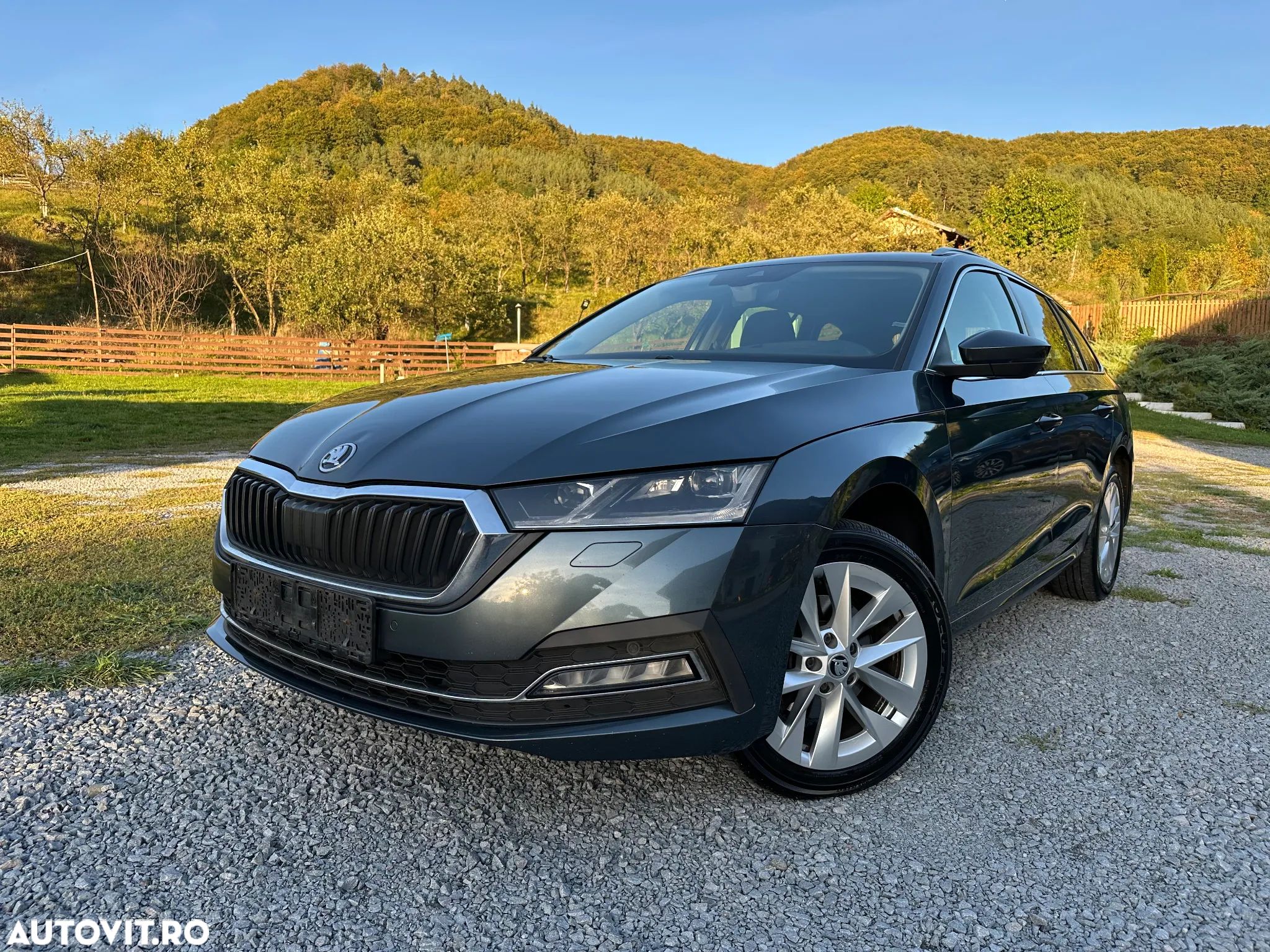 Skoda Octavia 2.0 TDI DSG Ambition - 1