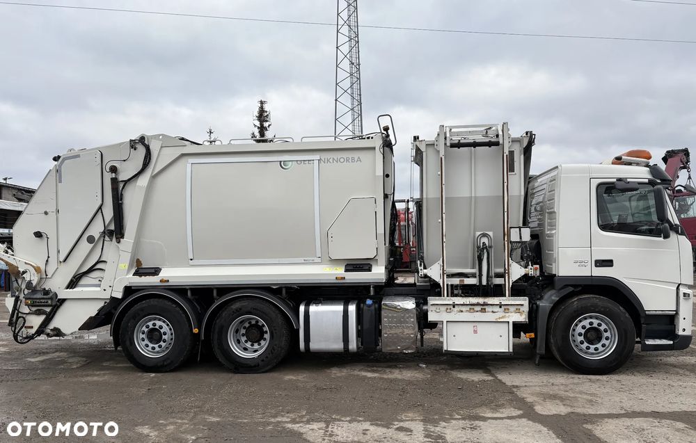 Volvo FM 330 EEV 6x2 / śmieciarka / 3 komory - 7