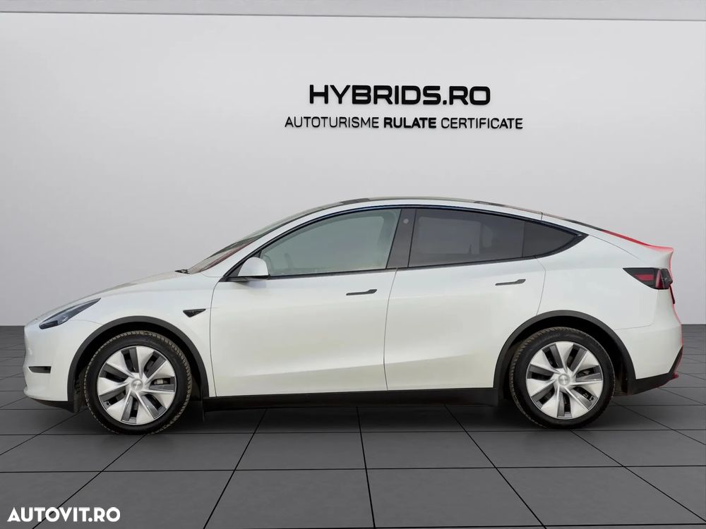 Tesla Model Y - 3