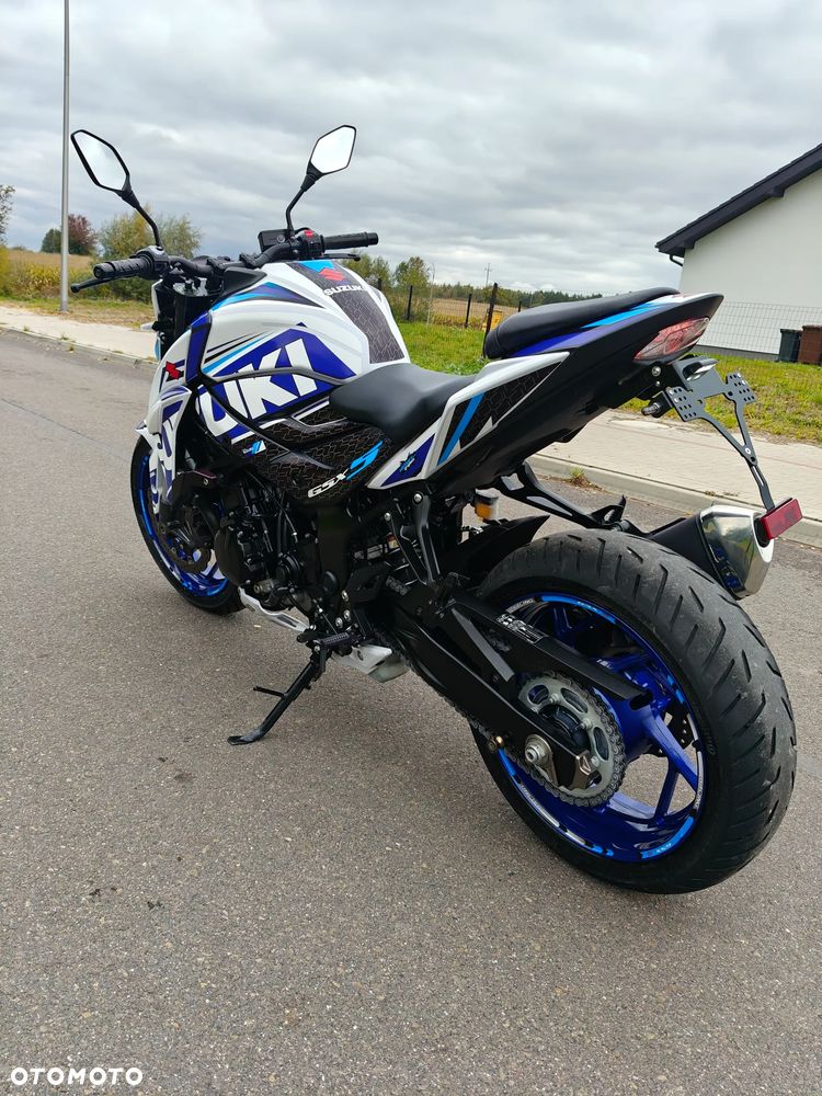 Suzuki GSX - 28